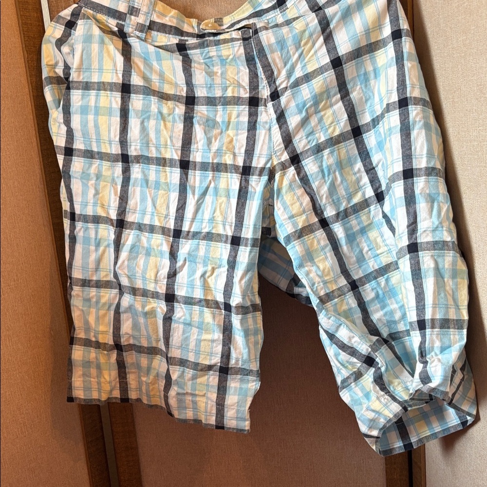 Ladies Izod Blue and Cream Plaid Shorts 16
